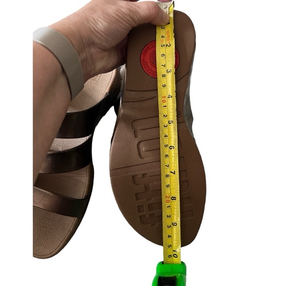 FIT FLOP | Superjelly Twist Slide Sandals in Bronze - Picture 4 of 8